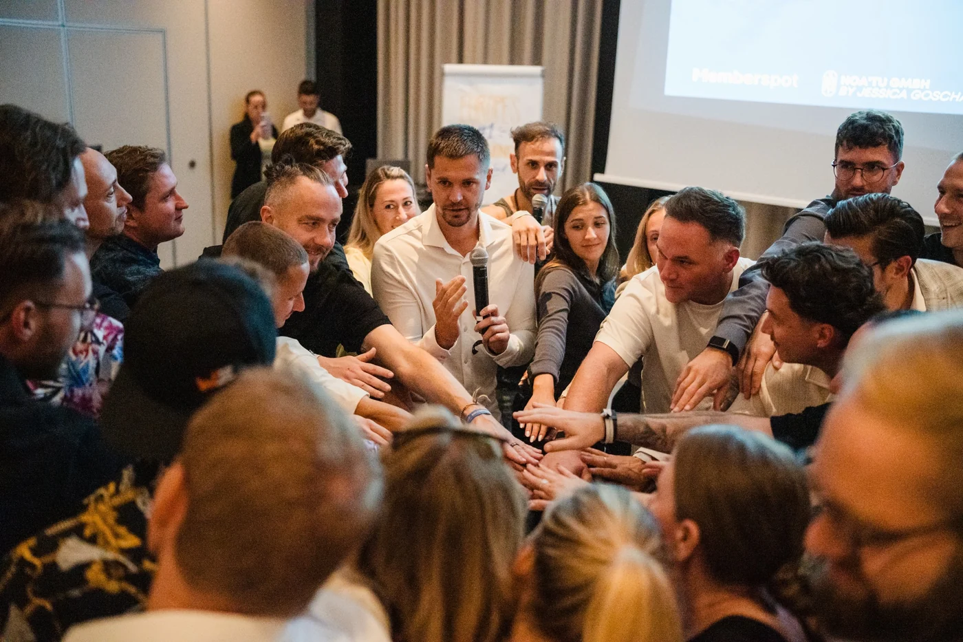 Unternehmer im Austausch beim 7 & 8 Figure Club